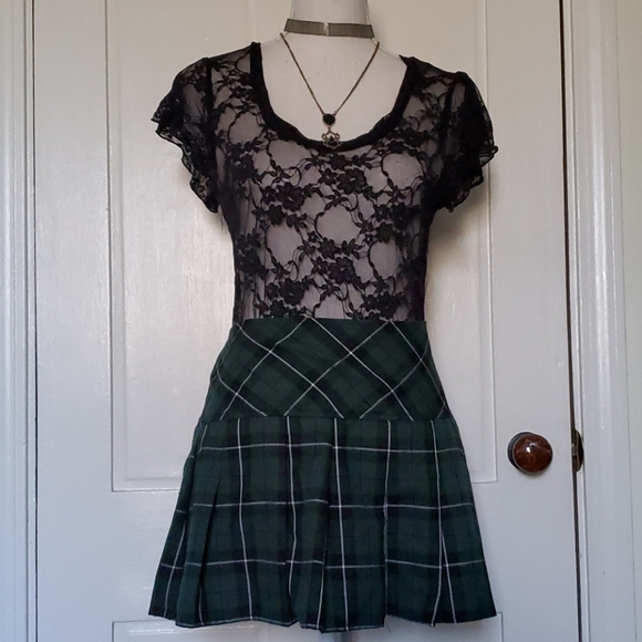 Hot Topic Dresses & Skirts - Hot Topic Green and Blue Plaid Pleated skirt